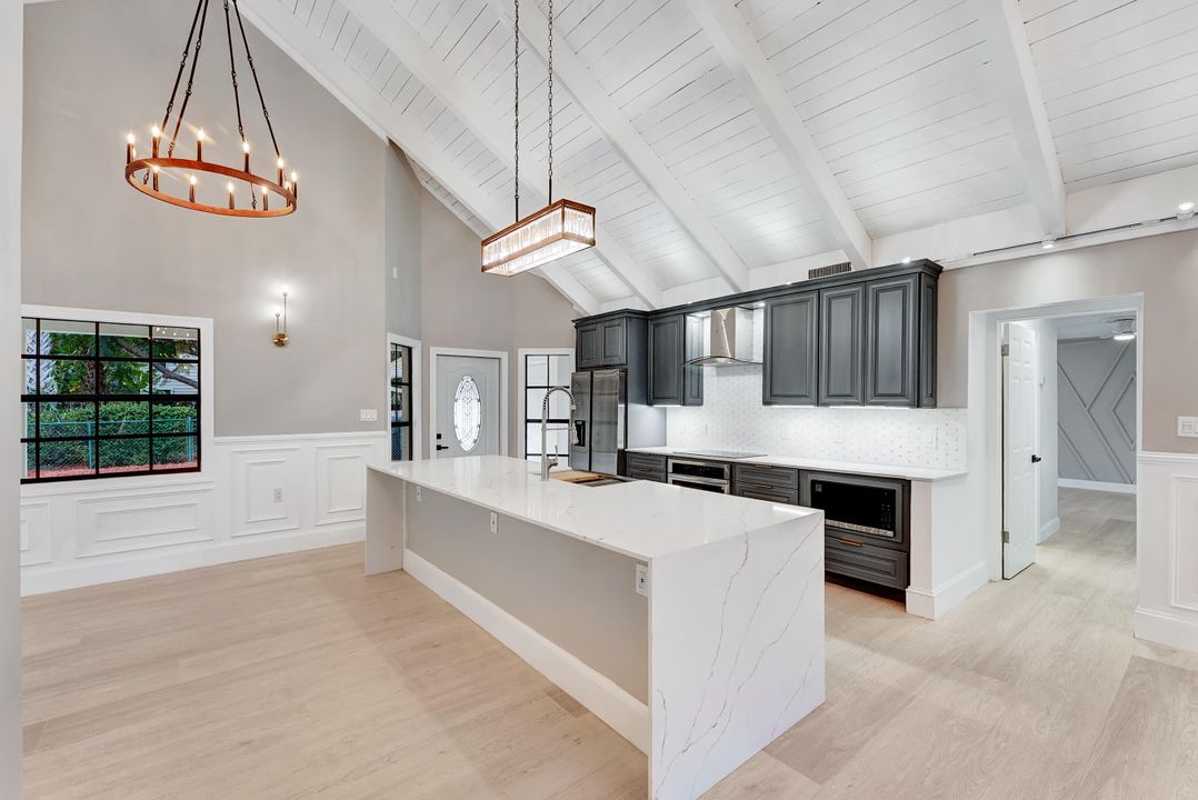 En Venta: $925,000 (3 camas, 2 baños, 1938 Pies cuadrados)