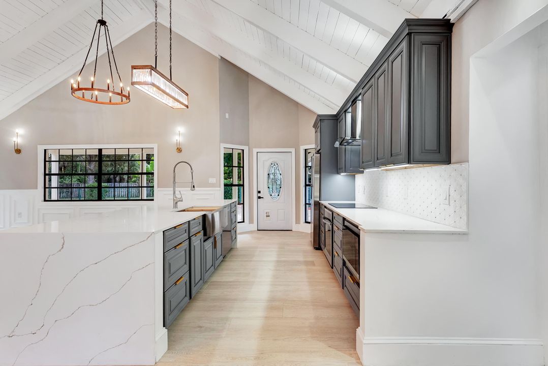 En Venta: $925,000 (3 camas, 2 baños, 1938 Pies cuadrados)