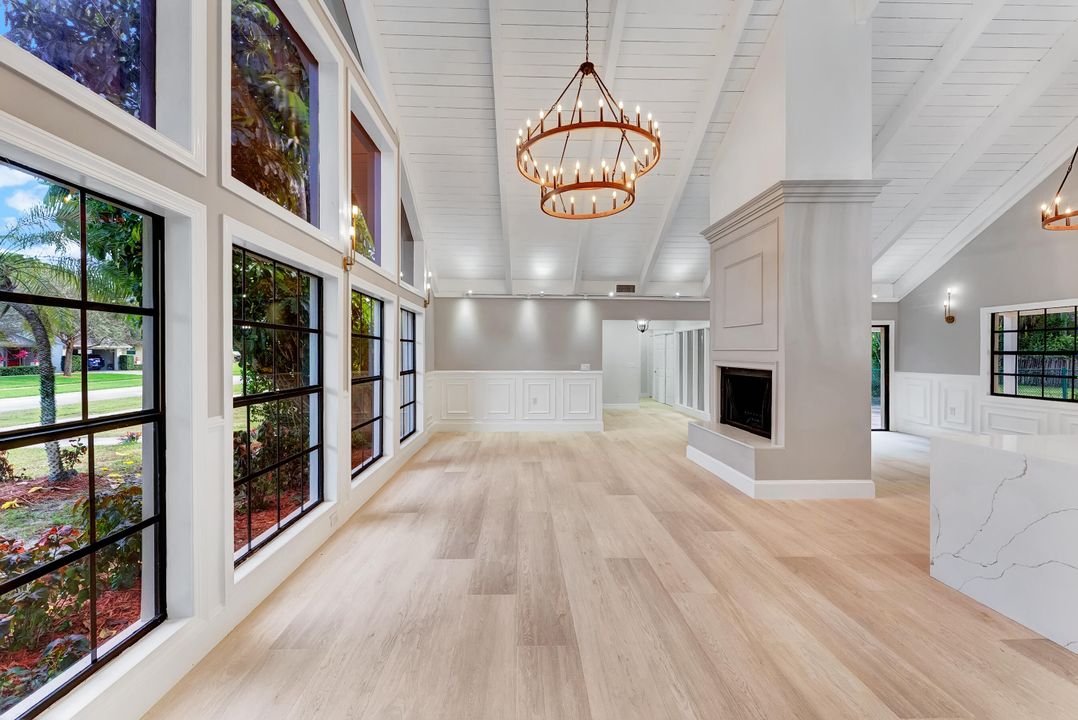 En Venta: $925,000 (3 camas, 2 baños, 1938 Pies cuadrados)