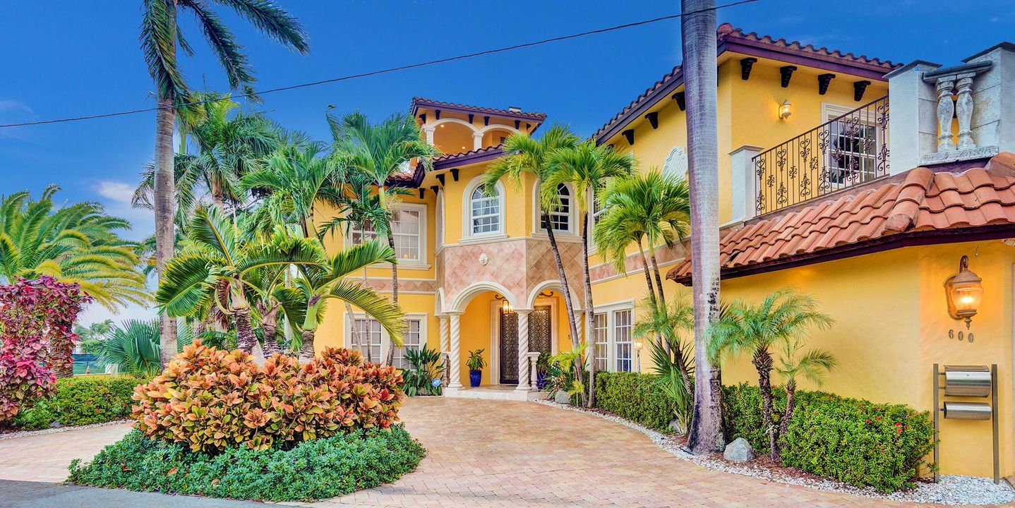 For Rent: $30,000 (6 beds, 5 baths, 6100 Square Feet)