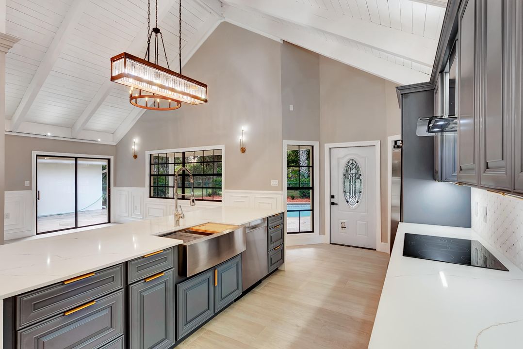 En Venta: $925,000 (3 camas, 2 baños, 1938 Pies cuadrados)