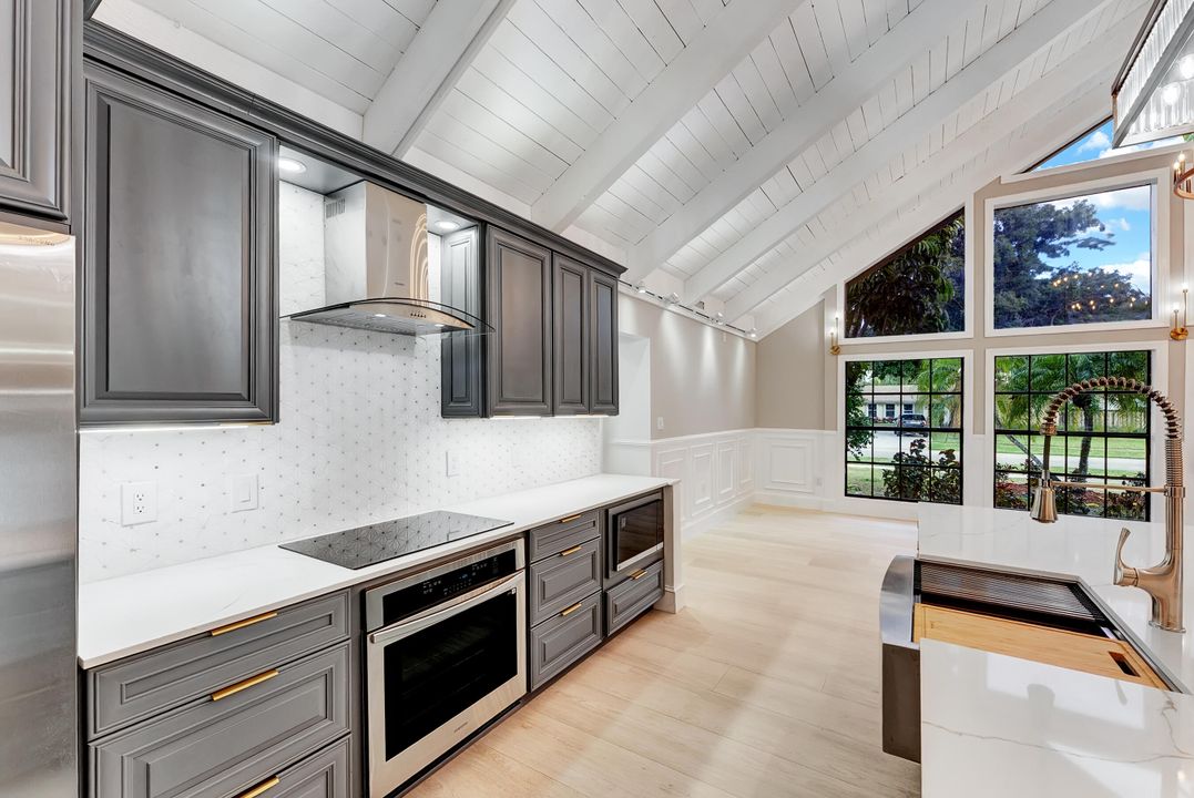 En Venta: $925,000 (3 camas, 2 baños, 1938 Pies cuadrados)