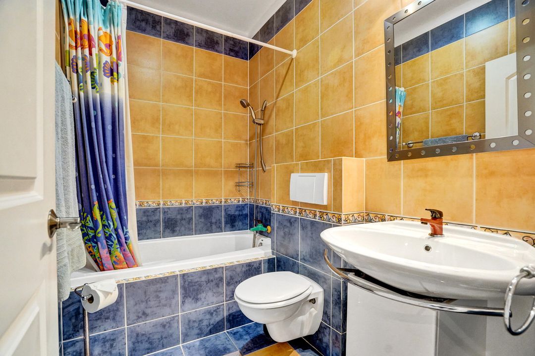 For Rent: $30,000 (6 beds, 5 baths, 6100 Square Feet)