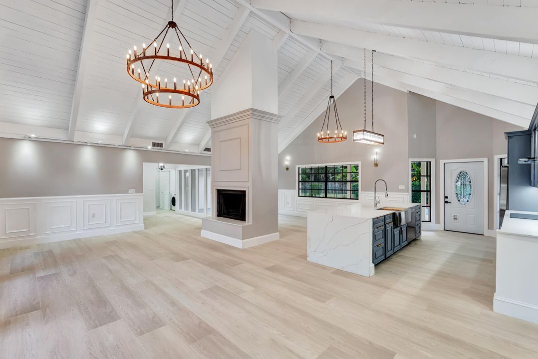 En Venta: $925,000 (3 camas, 2 baños, 1938 Pies cuadrados)