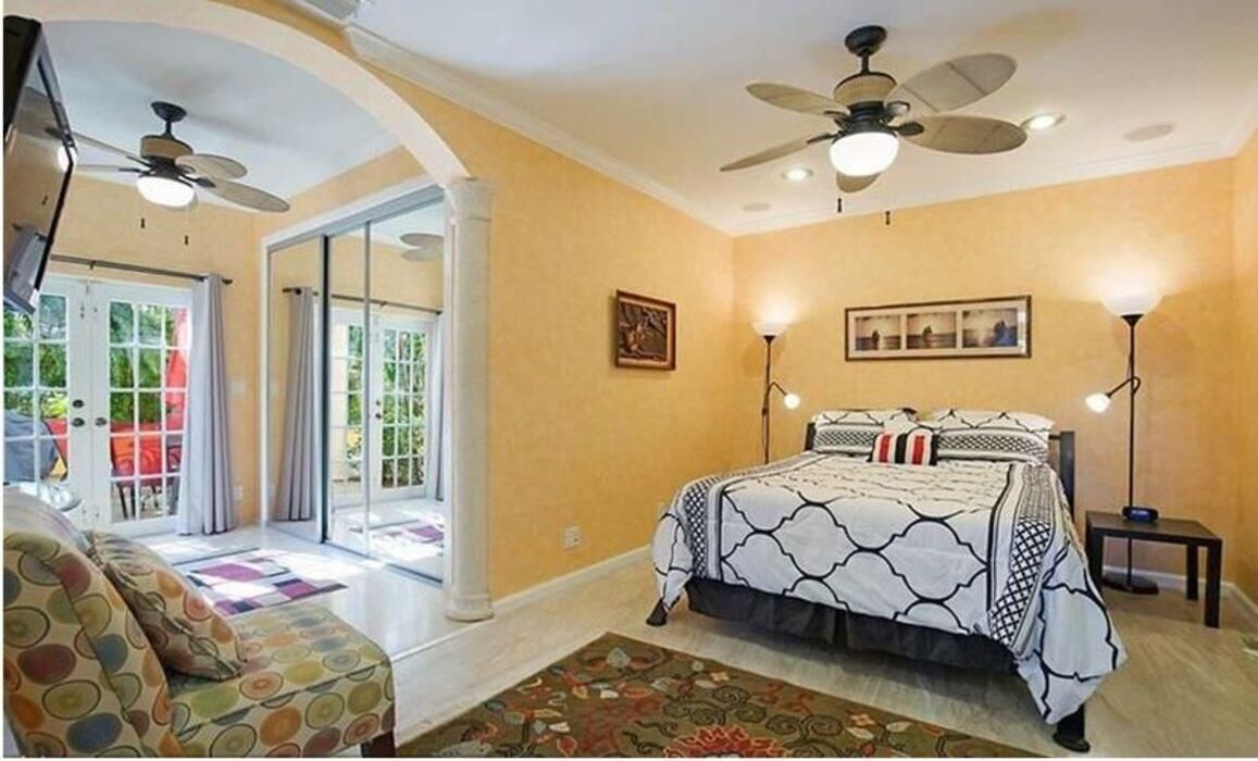 For Rent: $30,000 (6 beds, 5 baths, 6100 Square Feet)