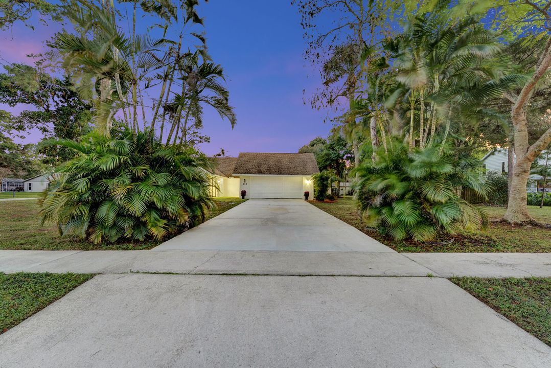 En Venta: $925,000 (3 camas, 2 baños, 1938 Pies cuadrados)