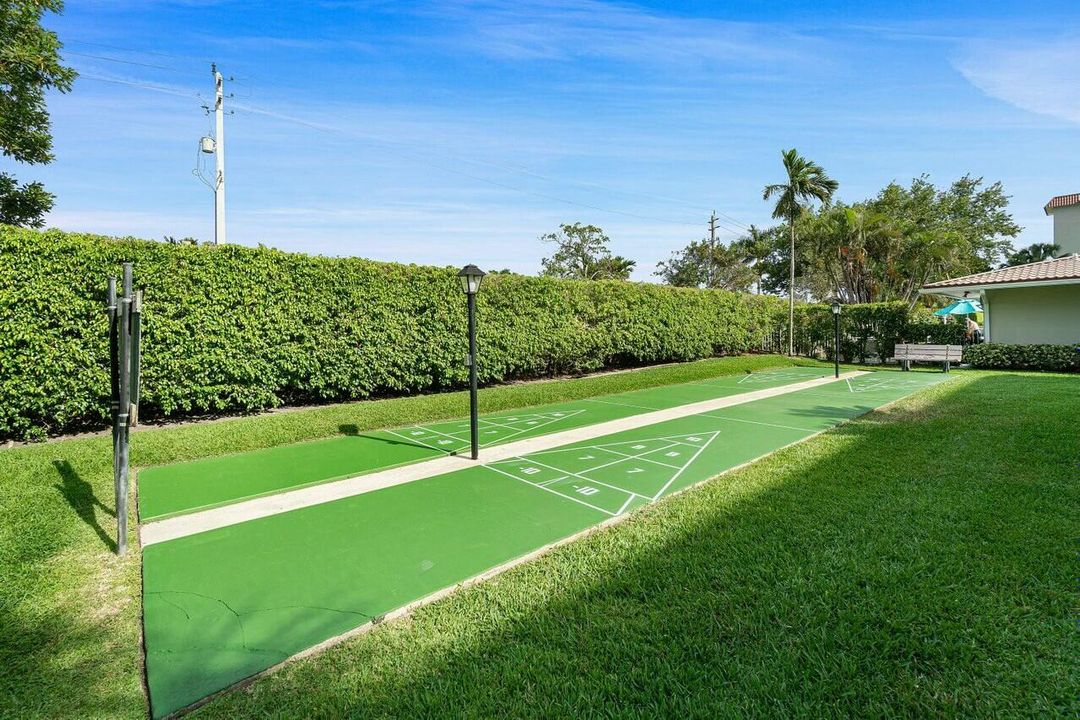 For Sale: $309,900 (2 beds, 2 baths, 1009 Square Feet)