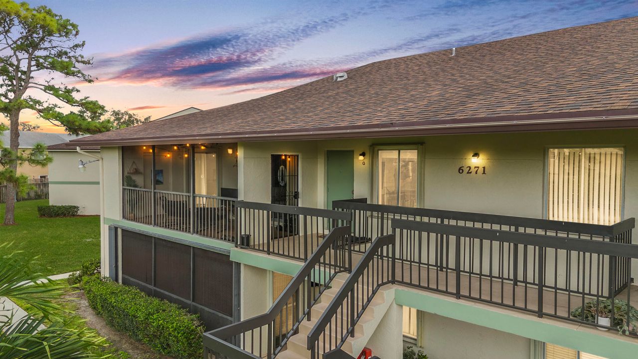 For Sale: $270,000 (2 beds, 2 baths, 1000 Square Feet)