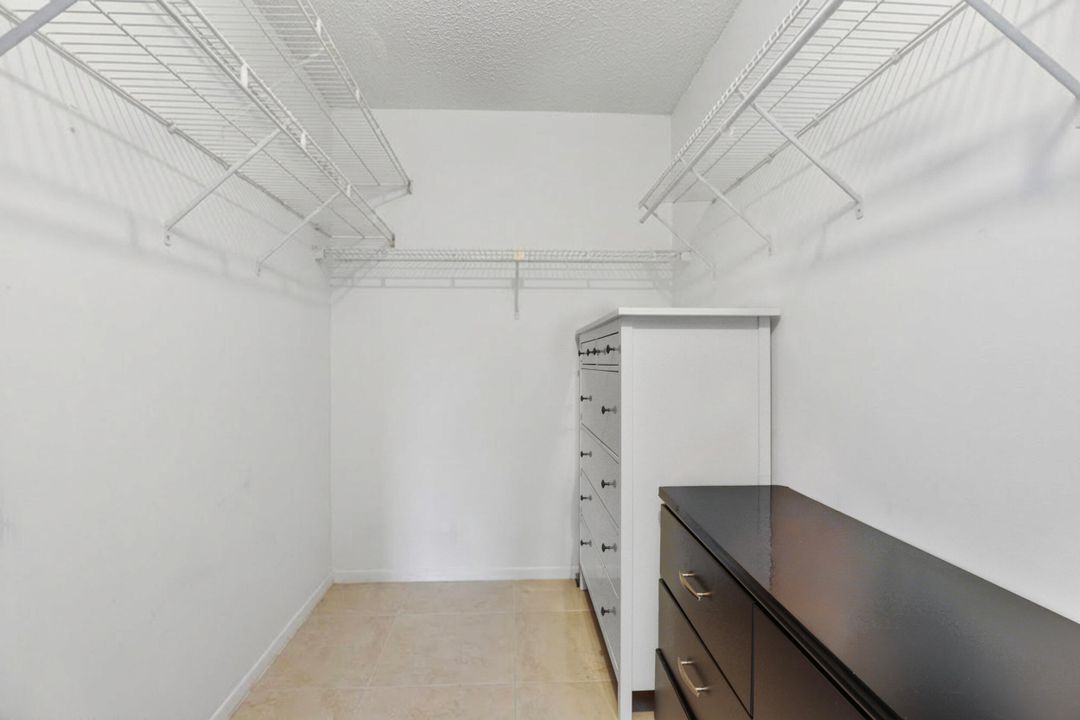 For Sale: $270,000 (2 beds, 2 baths, 1000 Square Feet)