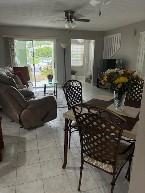 En Venta: $239,900 (3 camas, 3 baños, 1448 Pies cuadrados)