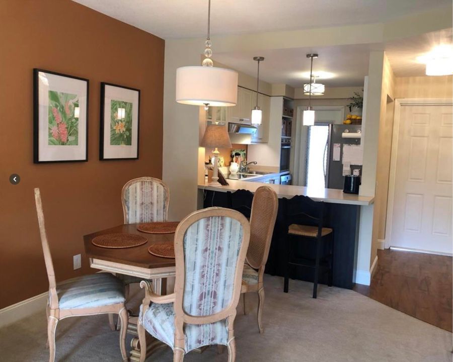 For Sale: $159,500 (2 beds, 2 baths, 940 Square Feet)