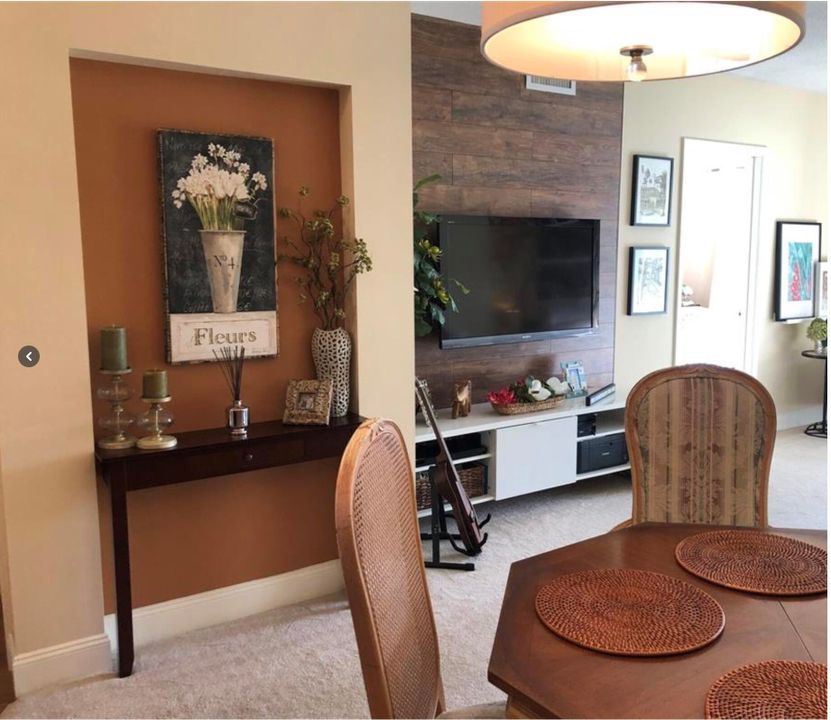 For Sale: $159,500 (2 beds, 2 baths, 940 Square Feet)