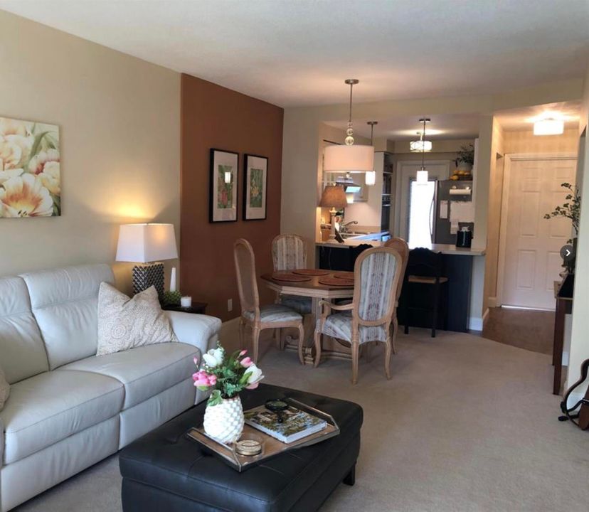 For Sale: $159,500 (2 beds, 2 baths, 940 Square Feet)