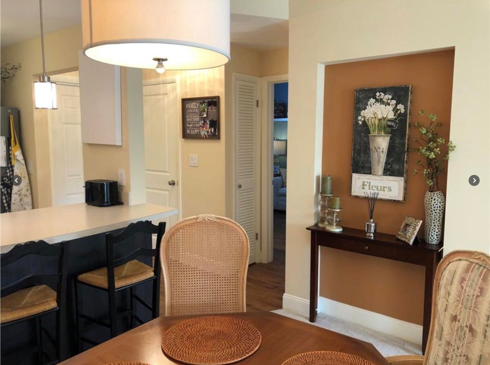 For Sale: $159,500 (2 beds, 2 baths, 940 Square Feet)