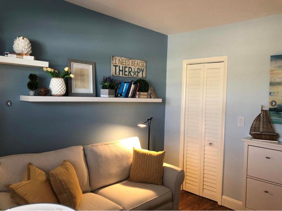 For Sale: $159,500 (2 beds, 2 baths, 940 Square Feet)