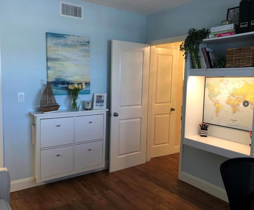 For Sale: $159,500 (2 beds, 2 baths, 940 Square Feet)