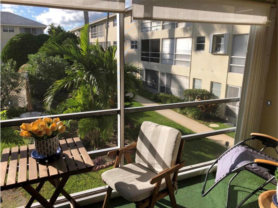 For Sale: $159,500 (2 beds, 2 baths, 940 Square Feet)