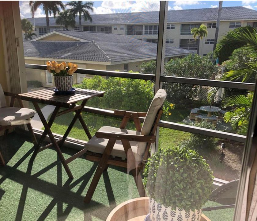 For Sale: $159,500 (2 beds, 2 baths, 940 Square Feet)