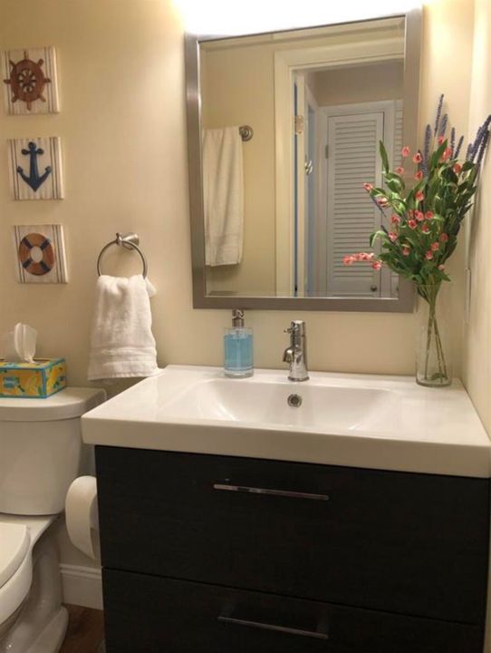 For Sale: $159,500 (2 beds, 2 baths, 940 Square Feet)