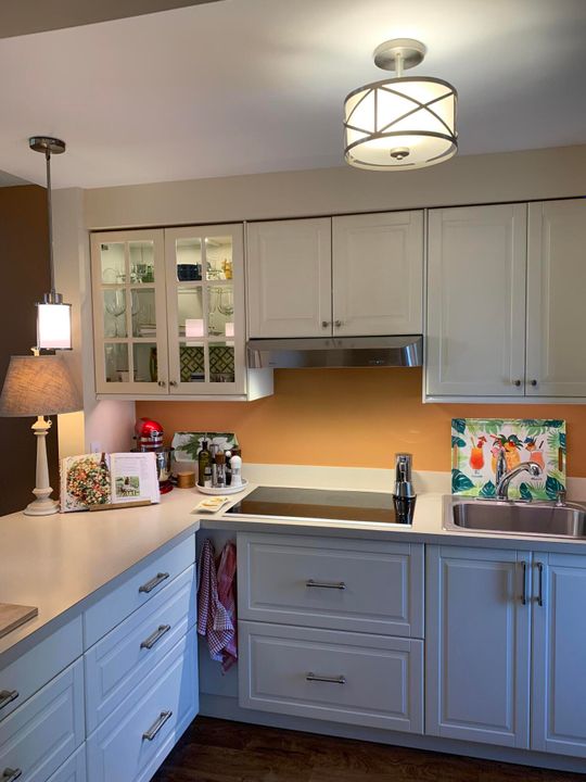 For Sale: $159,500 (2 beds, 2 baths, 940 Square Feet)