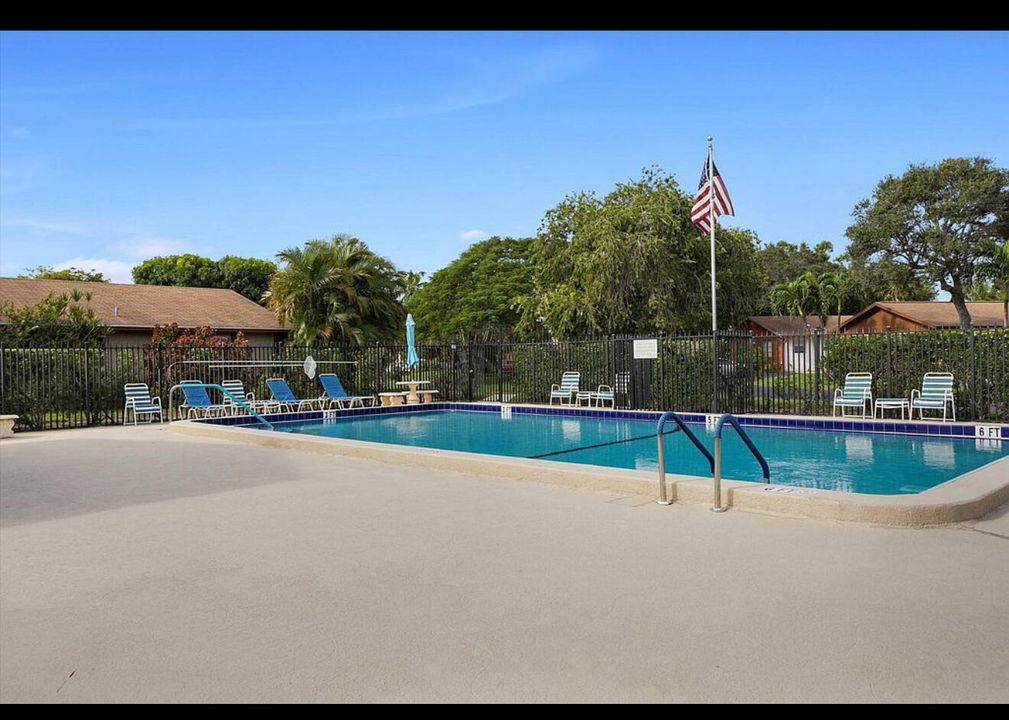 На продажу: $279,900 (2 спален, 2 ванн, 1500 Квадратных фут)