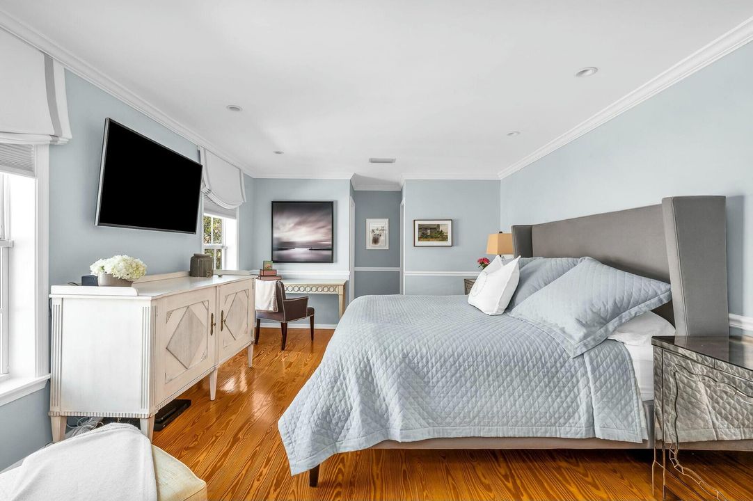 For Sale: $599,000 (4 beds, 3 baths, 1979 Square Feet)