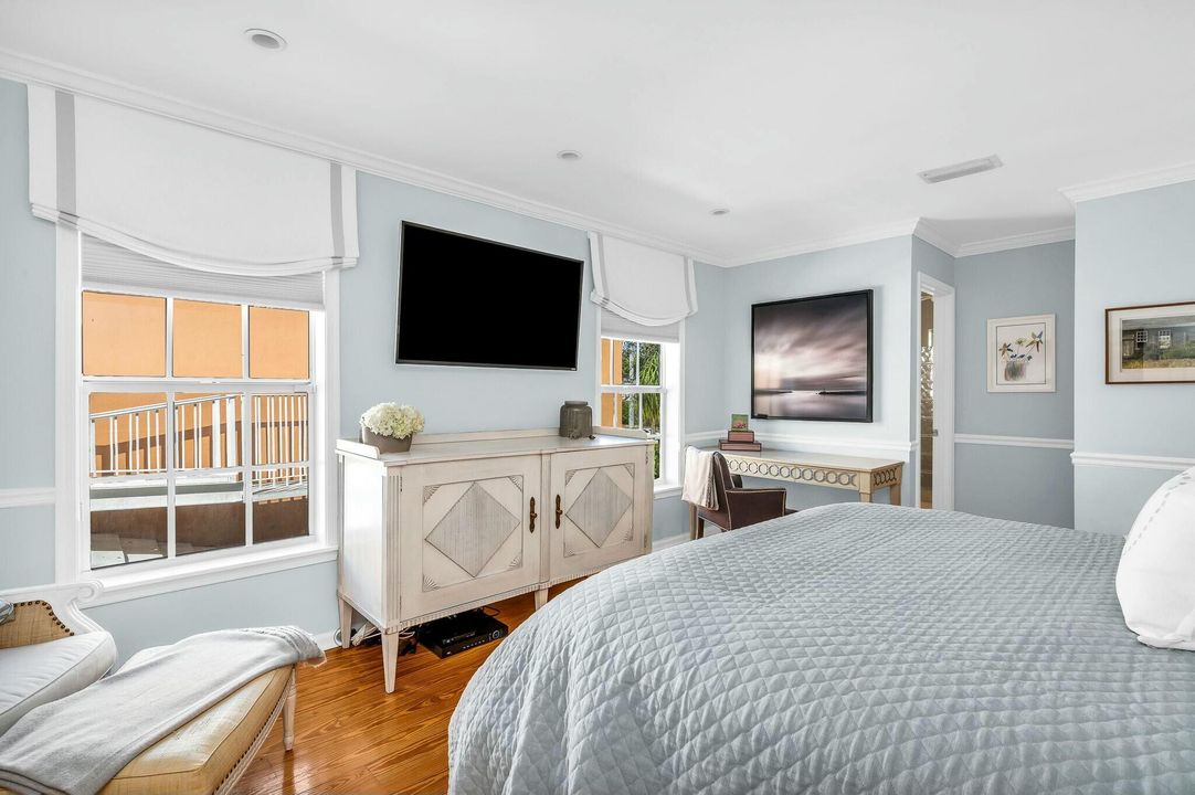 For Sale: $599,000 (4 beds, 3 baths, 1979 Square Feet)