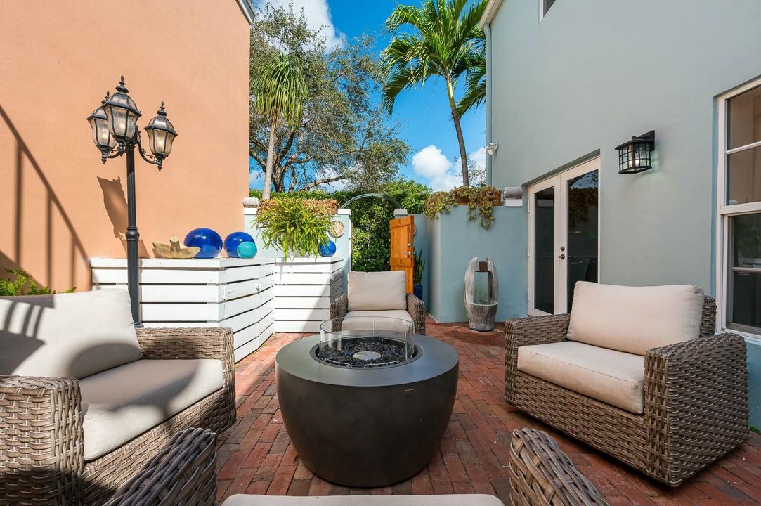 For Sale: $599,000 (4 beds, 3 baths, 1979 Square Feet)