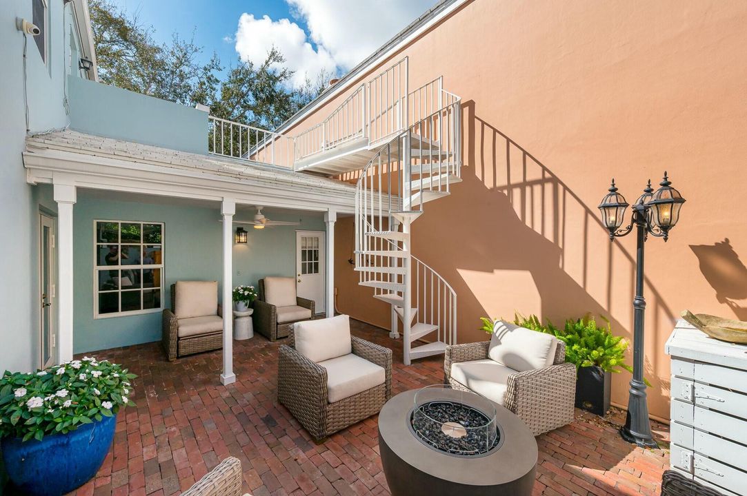 For Sale: $599,000 (4 beds, 3 baths, 1979 Square Feet)