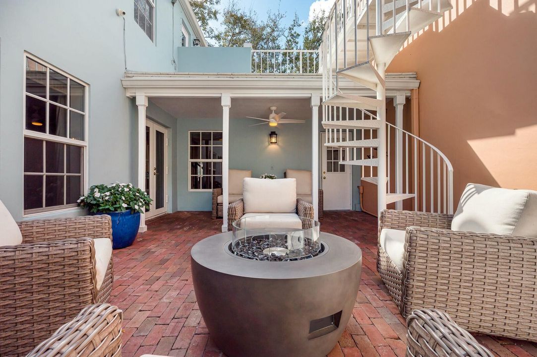 For Sale: $599,000 (4 beds, 3 baths, 1979 Square Feet)