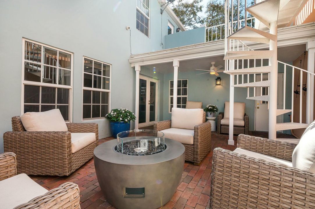 For Sale: $599,000 (4 beds, 3 baths, 1979 Square Feet)