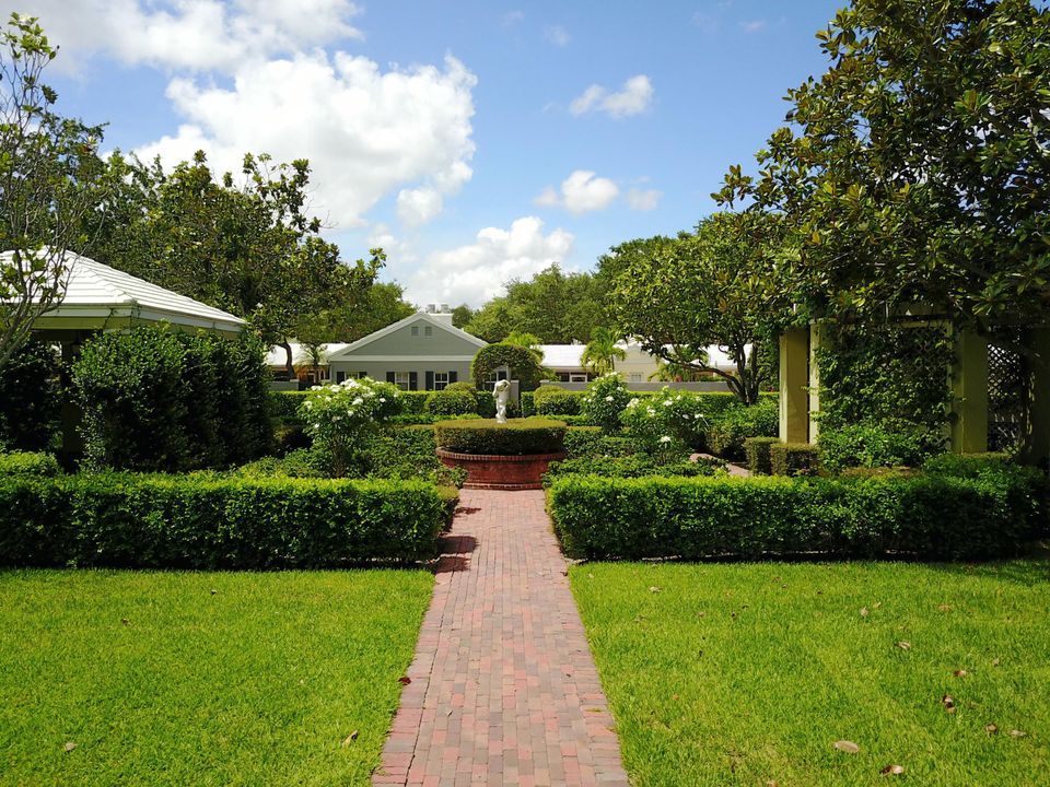 For Sale: $599,000 (4 beds, 3 baths, 1979 Square Feet)