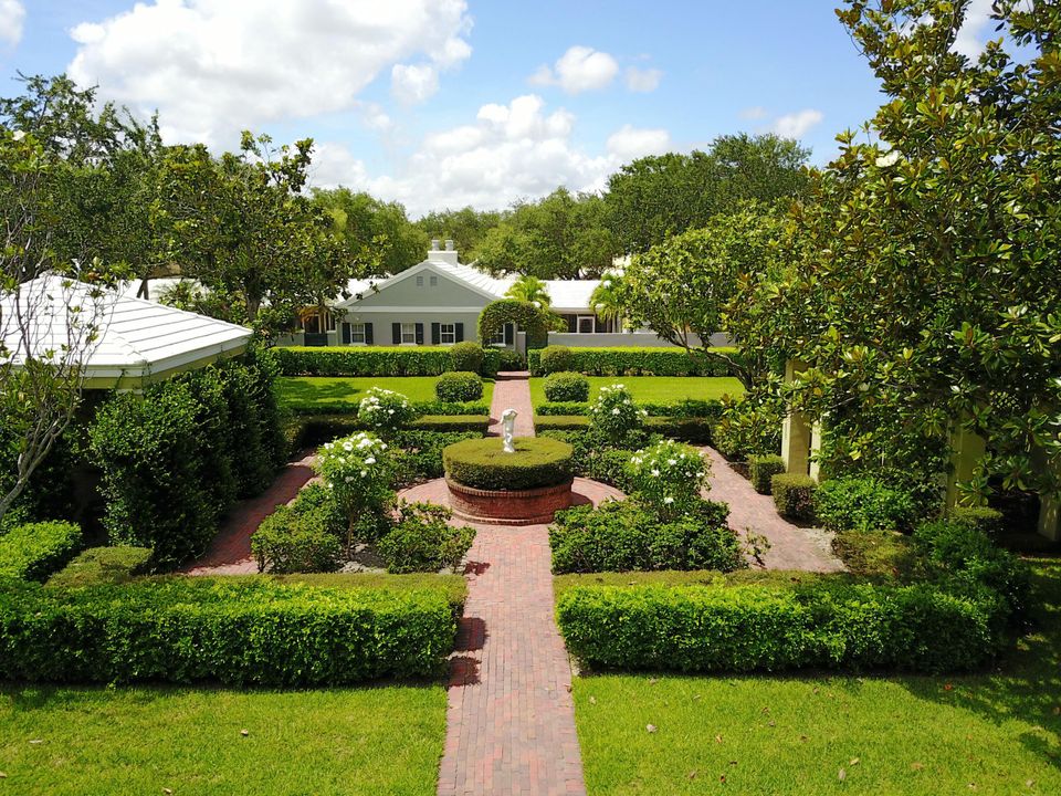 For Sale: $599,000 (4 beds, 3 baths, 1979 Square Feet)