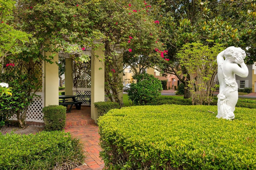 For Sale: $599,000 (4 beds, 3 baths, 1979 Square Feet)