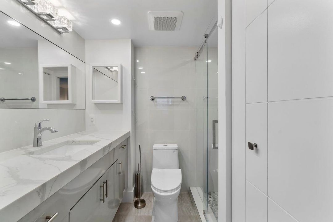 待售: $700,000 (2 贝兹, 2 浴室, 1201 平方英尺)