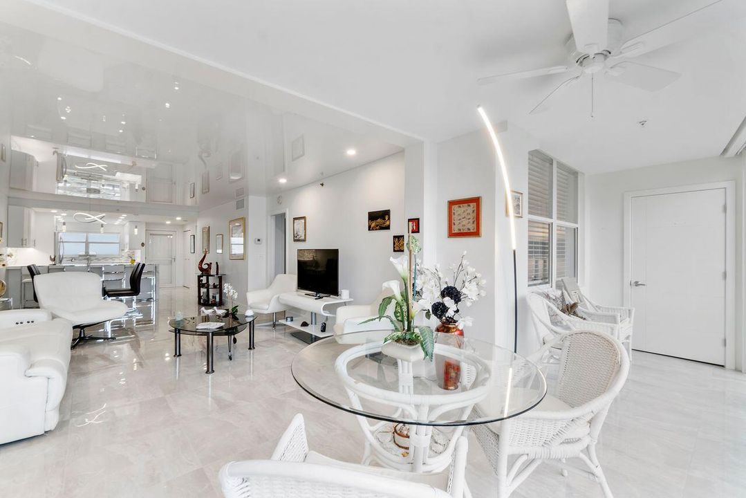 待售: $700,000 (2 贝兹, 2 浴室, 1201 平方英尺)