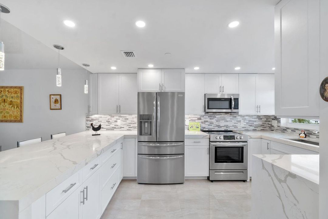 待售: $700,000 (2 贝兹, 2 浴室, 1201 平方英尺)