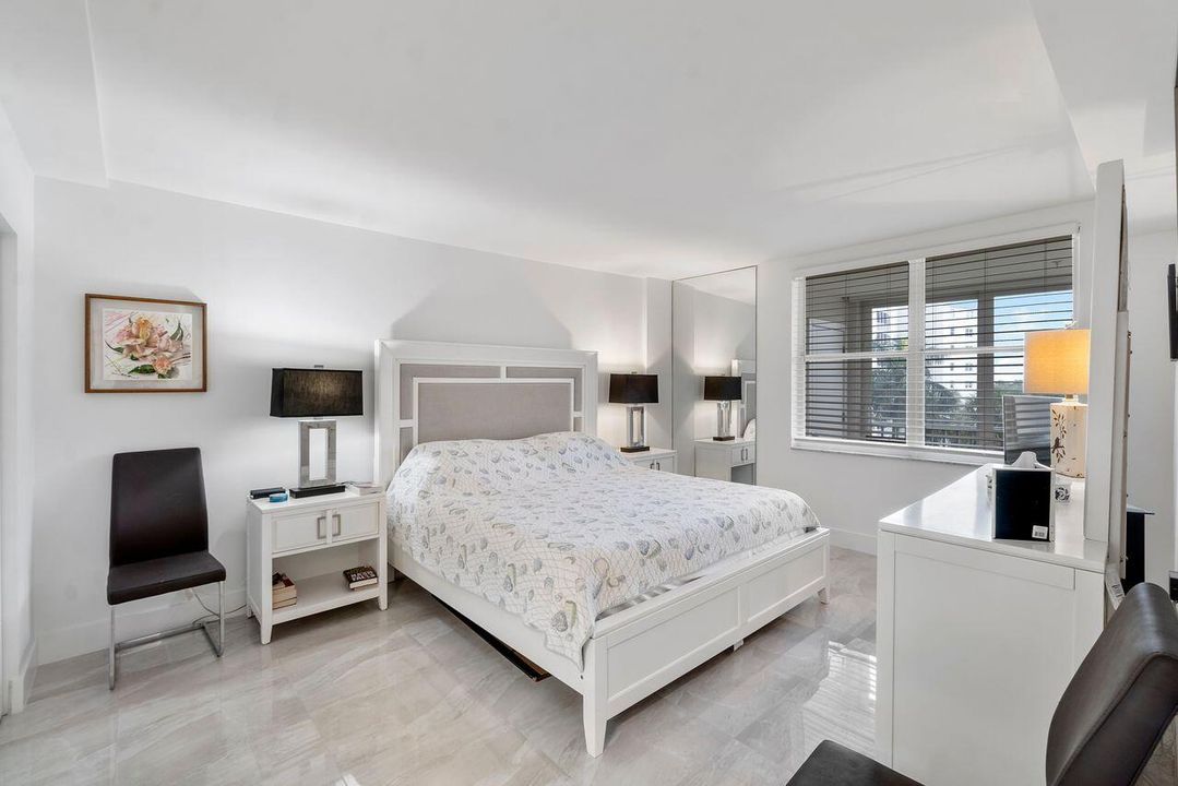 待售: $700,000 (2 贝兹, 2 浴室, 1201 平方英尺)