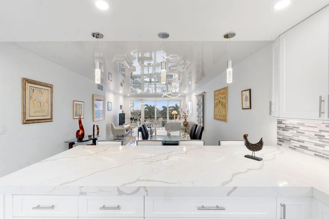 待售: $700,000 (2 贝兹, 2 浴室, 1201 平方英尺)