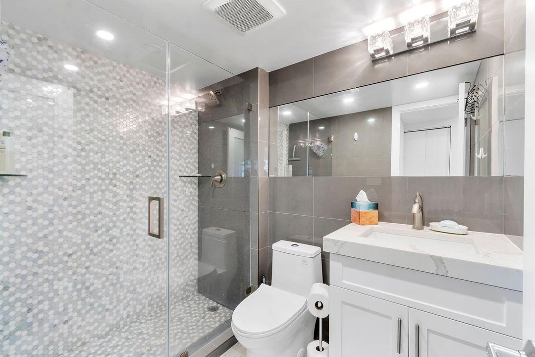 待售: $700,000 (2 贝兹, 2 浴室, 1201 平方英尺)