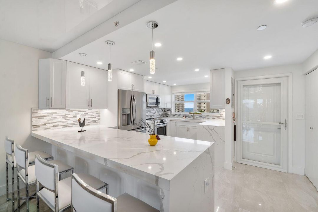 待售: $700,000 (2 贝兹, 2 浴室, 1201 平方英尺)