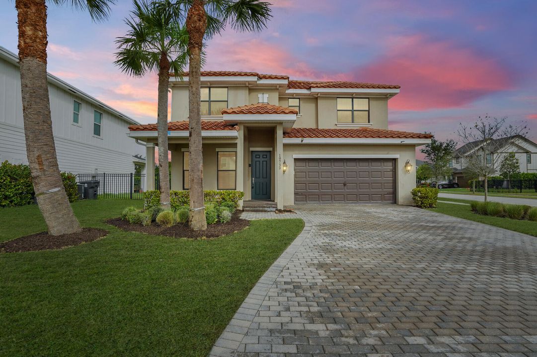 For Sale: $589,900 (4 beds, 2 baths, 2418 Square Feet)