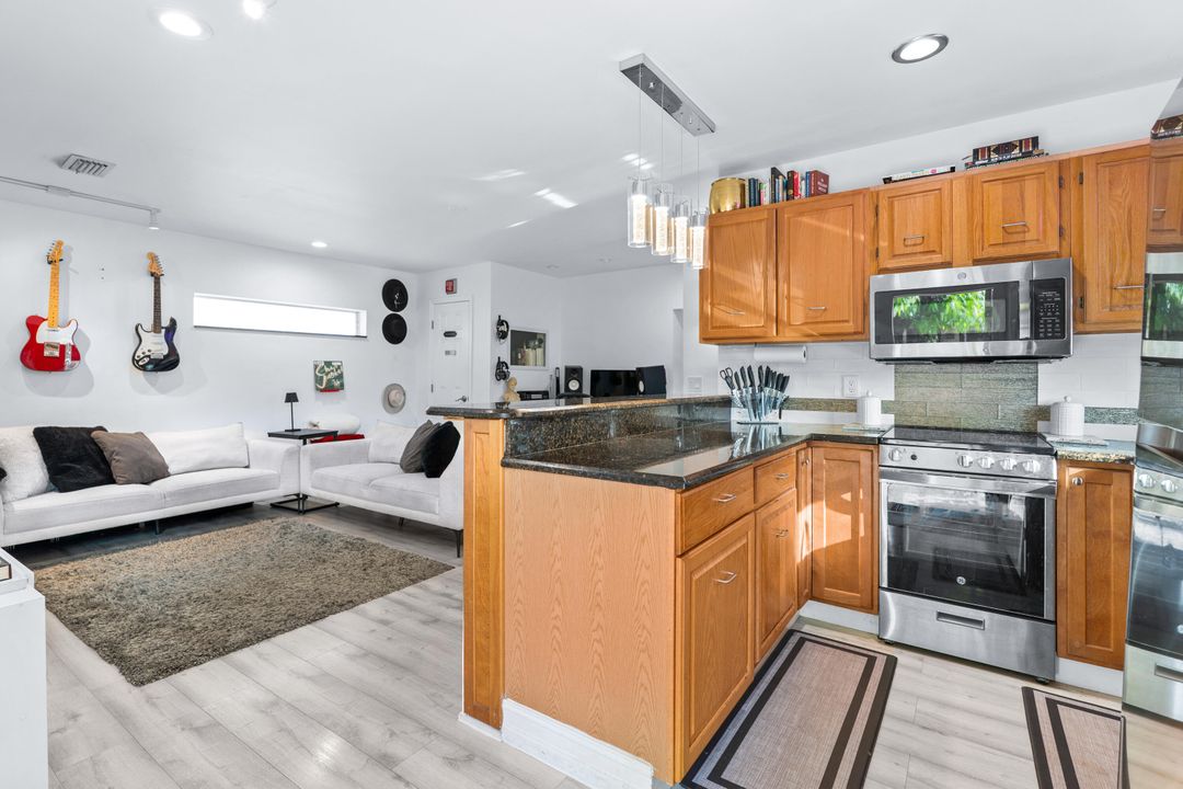 待售: $749,000 (5 贝兹, 3 浴室, 2528 平方英尺)