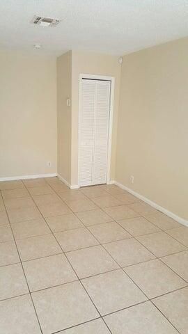 For Rent: $1,500 (6 beds, 6 baths, 3526 Square Feet)