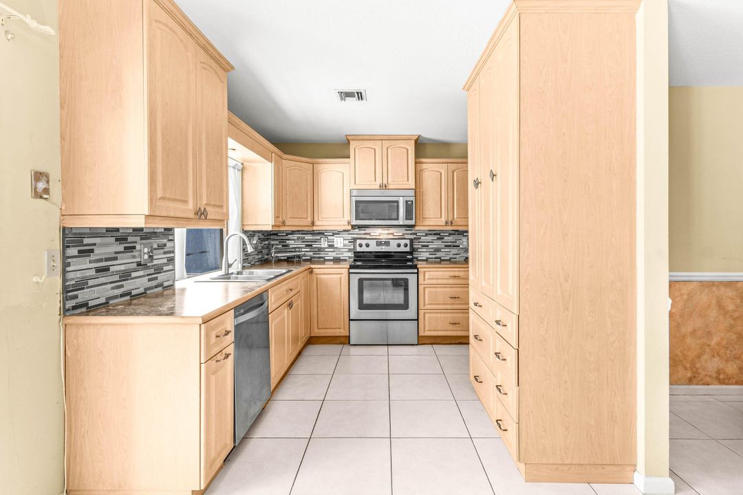 待售: $810,000 (3 贝兹, 2 浴室, 1708 平方英尺)