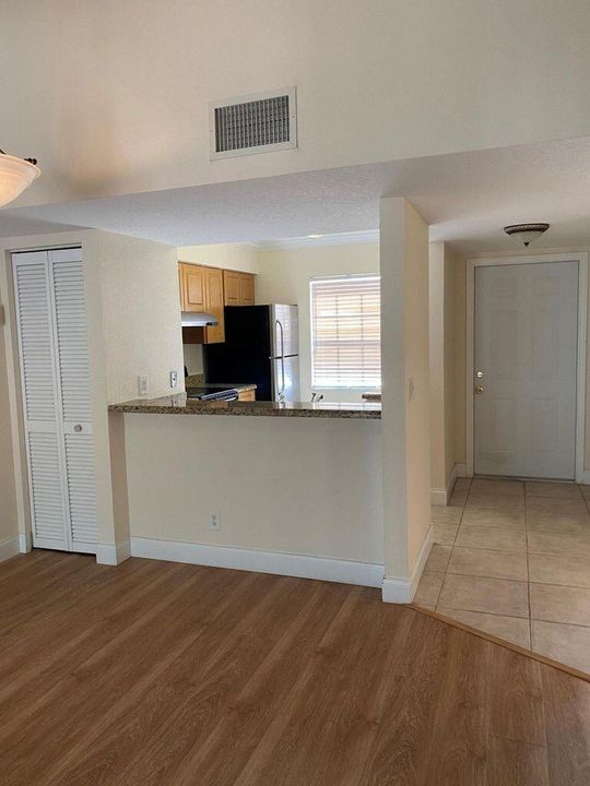 For Rent: $2,200 (2 beds, 2 baths, 1206 Square Feet)