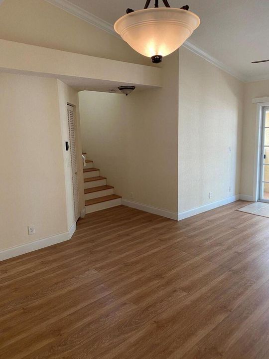 For Rent: $2,200 (2 beds, 2 baths, 1206 Square Feet)