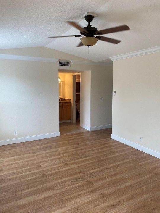 For Rent: $2,200 (2 beds, 2 baths, 1206 Square Feet)