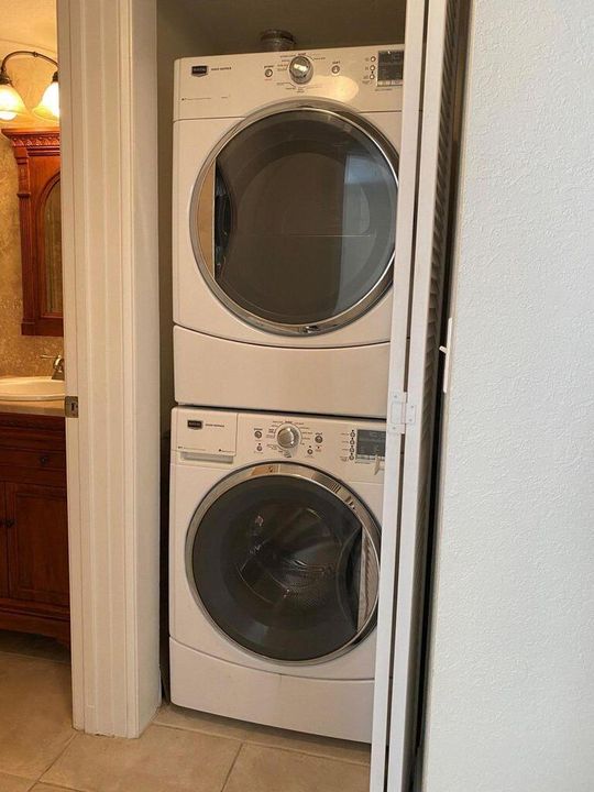 For Rent: $2,200 (2 beds, 2 baths, 1206 Square Feet)