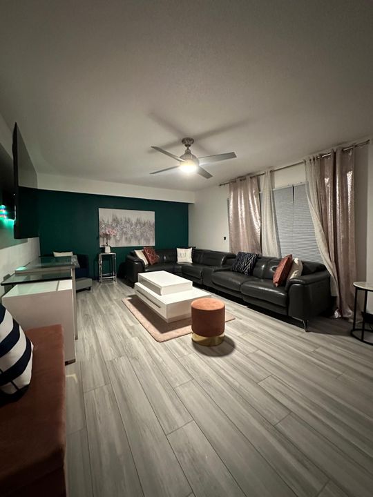 En Venta: $289,000 (2 camas, 2 baños, 1236 Pies cuadrados)